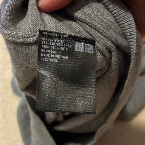 Uniqlo Women’s Merino Wool Crewneck Sweater in Heather Gray - Picture 9 of 9